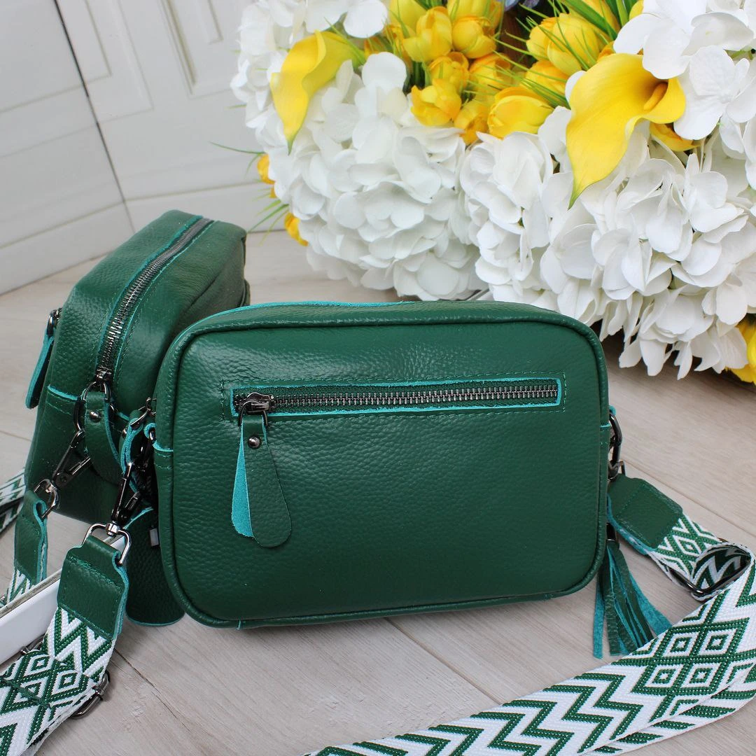 Жіноча крос-боді зелена, шкіра – твій компаньйон для літніх пригод